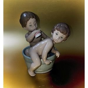 MINT CONDITION VINTAGE Lladro bath time RETIRED 2016